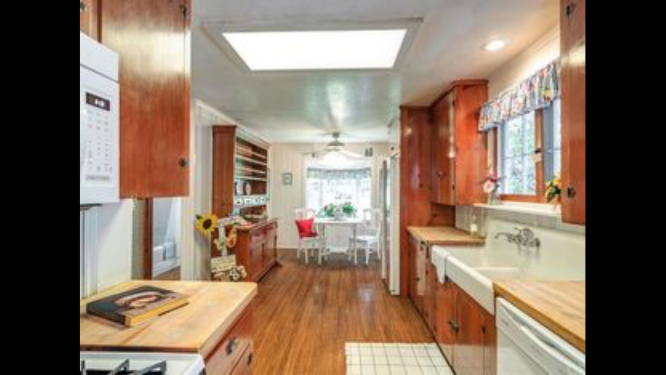 CHARMING COTTAGE/CABIN NEAR VILLAGE