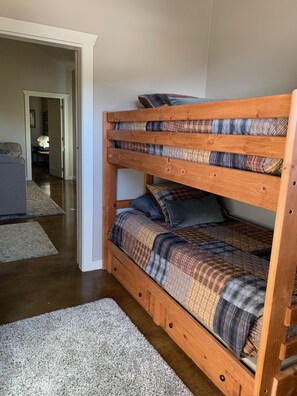 2 bedrooms, WiFi, bed sheets