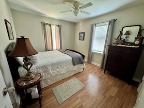 3 habitaciones, escritorio, tabla de planchar con plancha y wifi gratis 