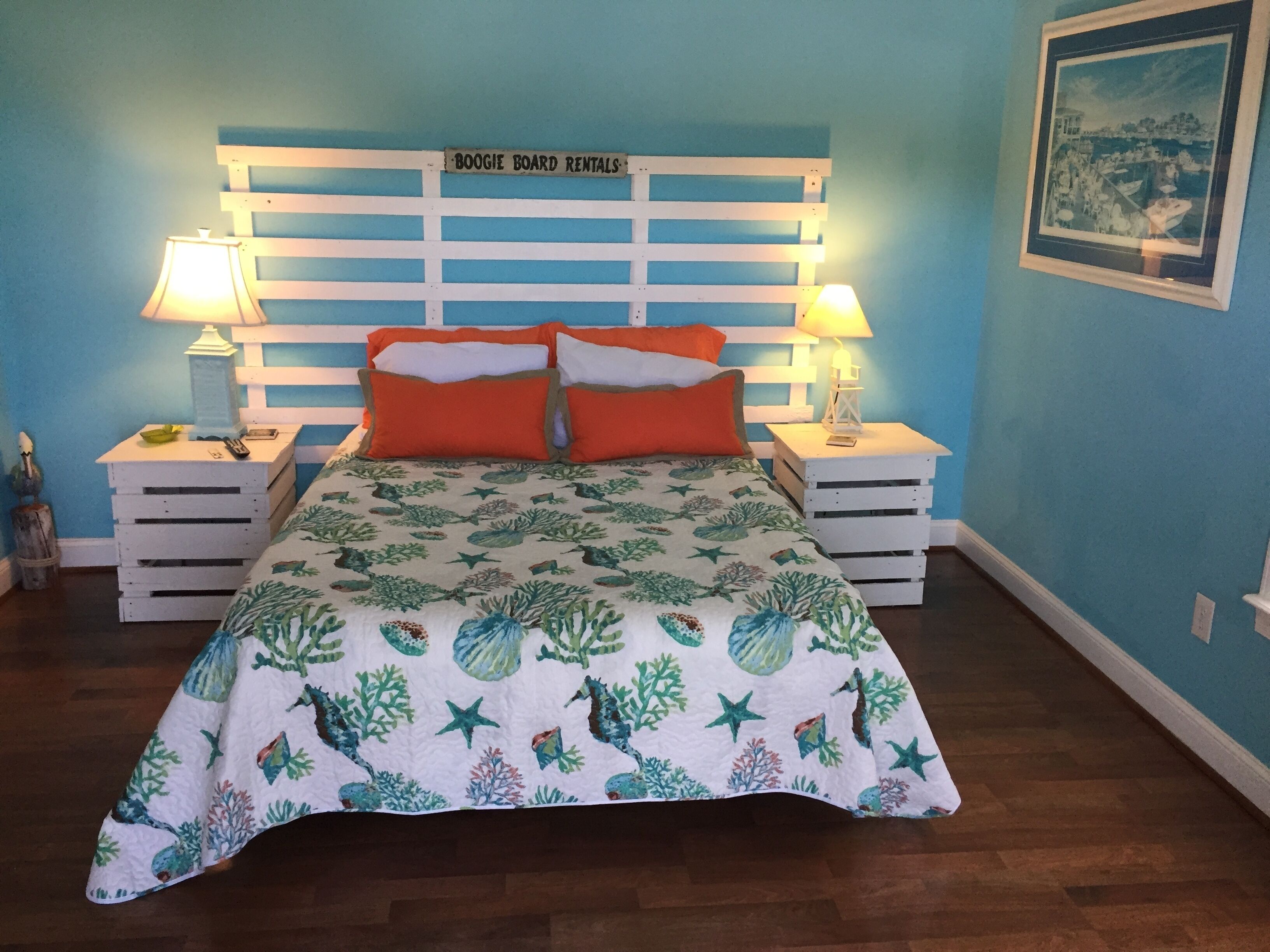 Private Room (#2 of 2) 0.8 mile walk to Beach, Boardwalk, Restaurants & Bars. Pr