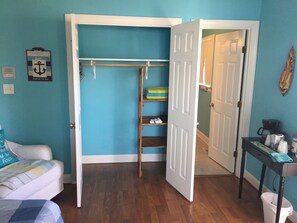 1 bedroom, iron/ironing board, WiFi, bed sheets - Tradewinds Room 2 of 2.
Carolina Beach NC 28428 (Carolina Beach)
