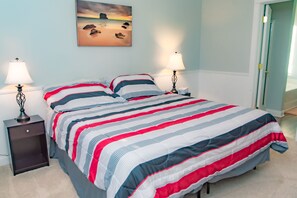 3 Schlafzimmer, Schreibtisch, Bügeleisen/Bügelbrett, Reisekinderbett