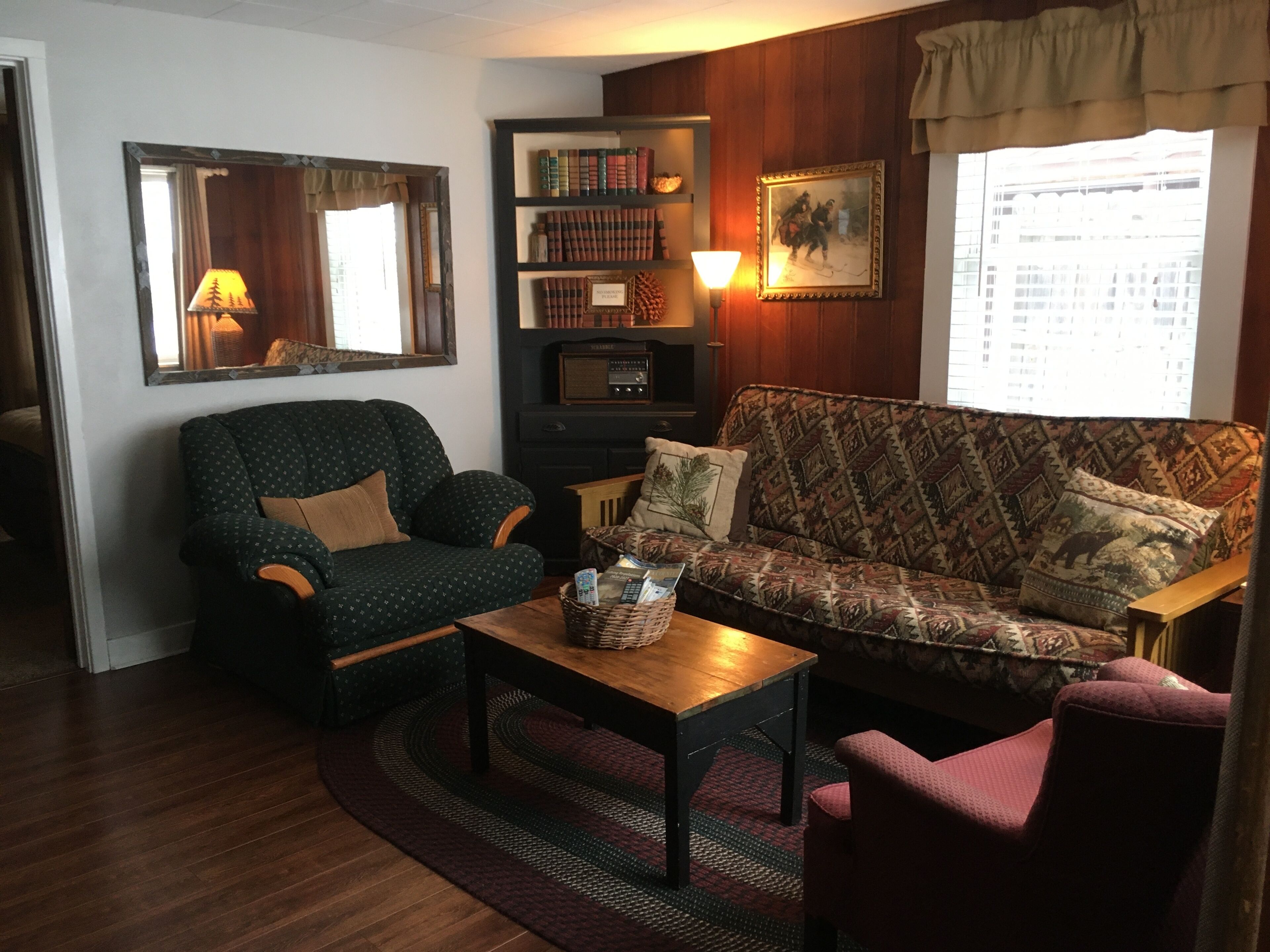 Two bedroom lakeside cabin-just 30' from beautiful Lake Wissota!