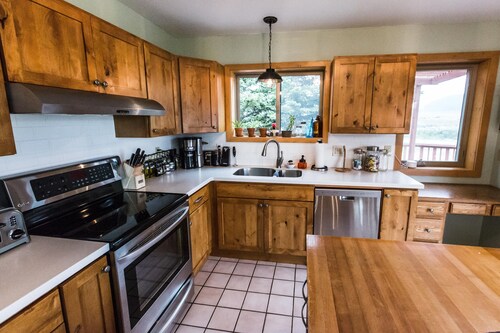 Beautiful home located in the heart of Paradise Valley