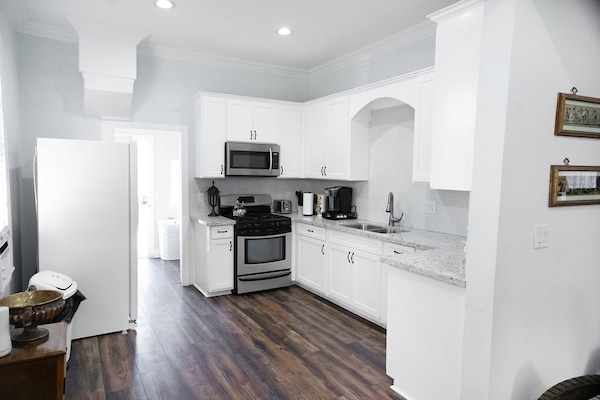 Frigorífic, microones, forn i placa de cuina