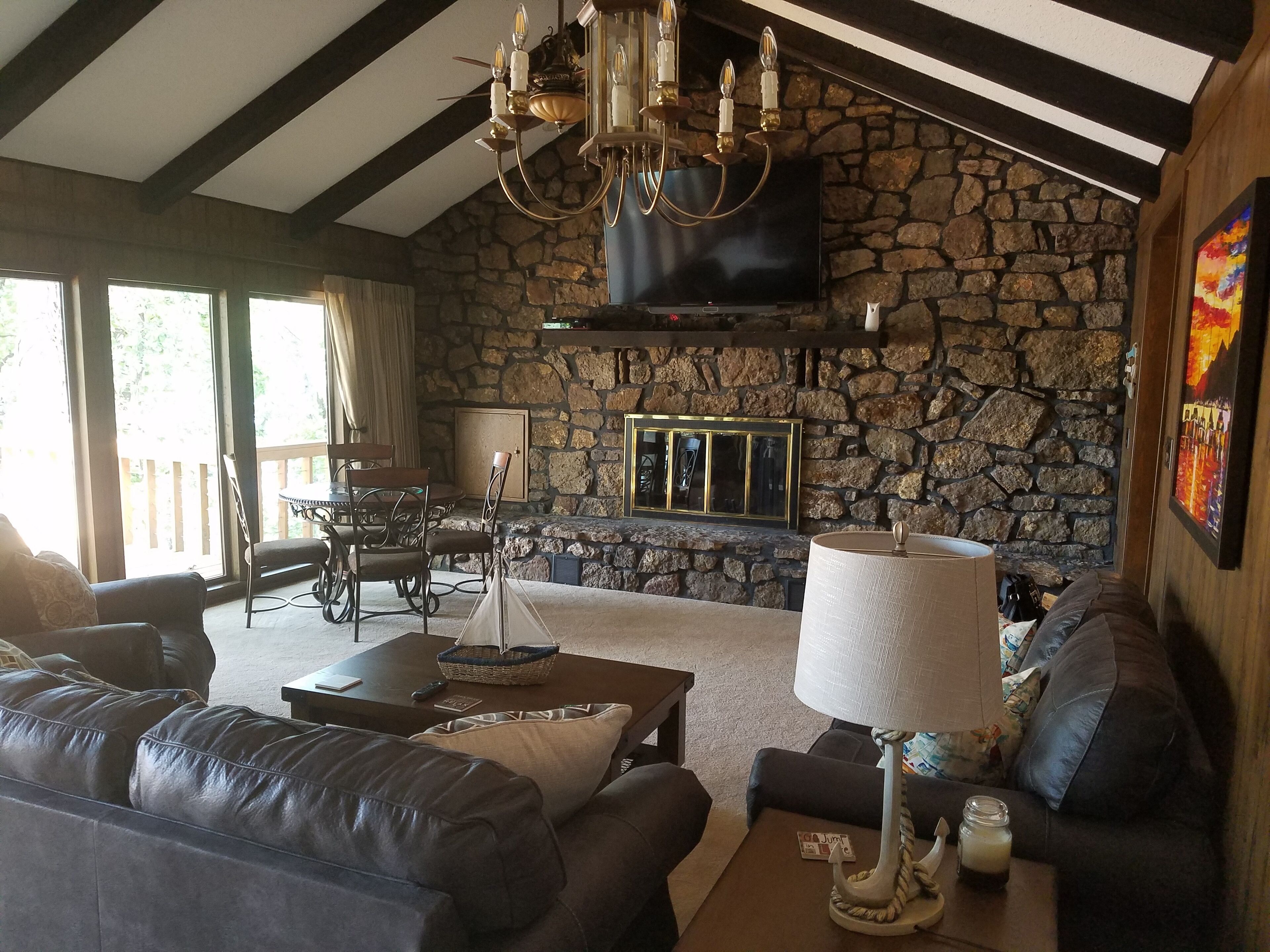 Lakefront home on Greers Ferry Lake!