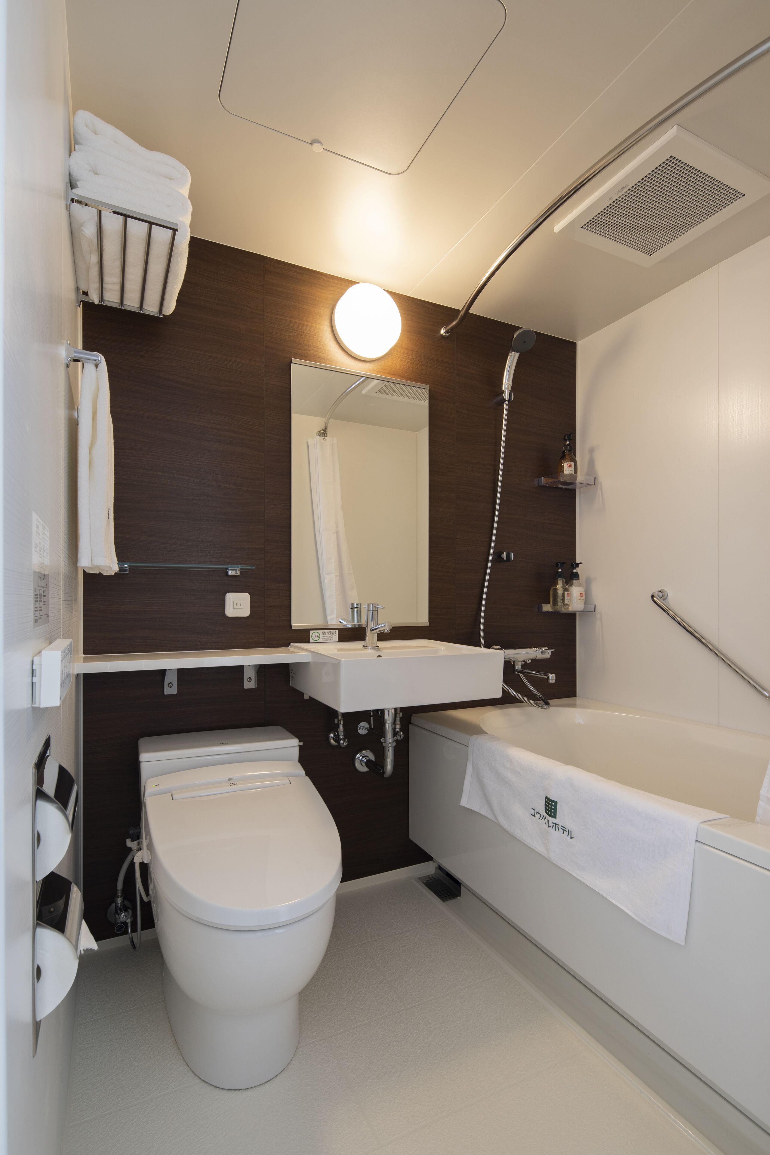 combined shower/bathtub, free toiletries, hair dryer, slippers