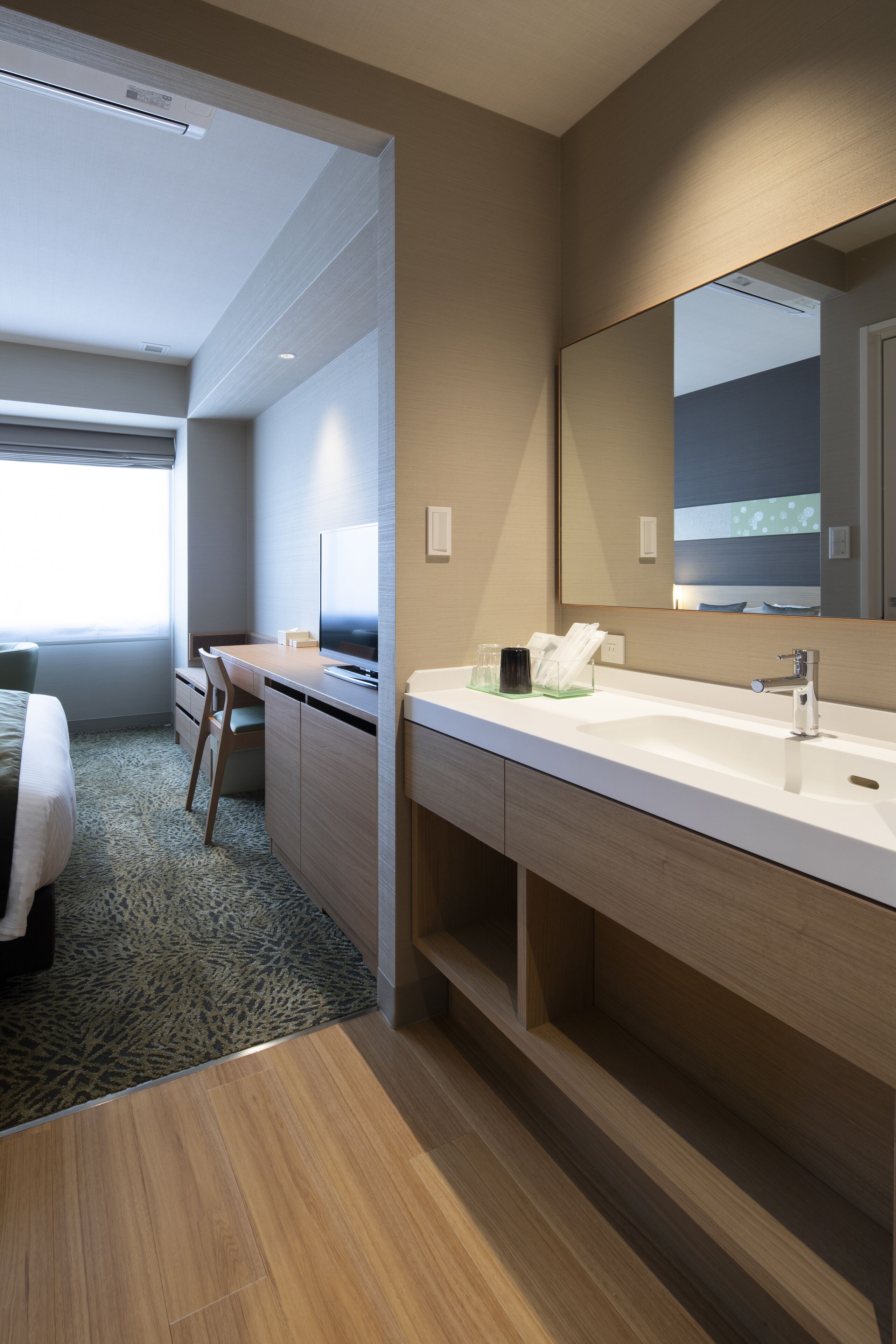 combined shower/bathtub, free toiletries, hair dryer, slippers