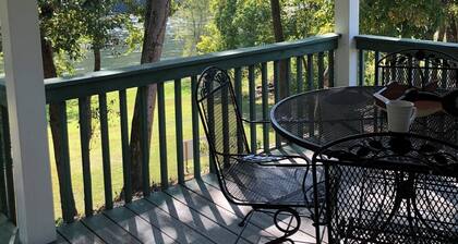 White River trout fishing/reunion getaway in Flippin AR w/boat ramp & game room