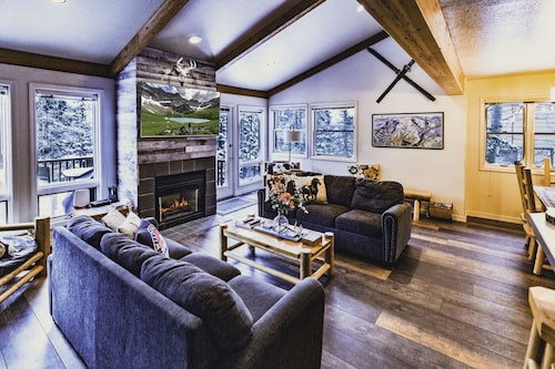 The Caribou Getaway - Slopeside Ski In/Out Home near Glacier National Park!!!