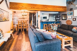 Smart TV, fireplace, video games, table tennis