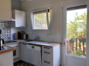 Jääkaappi, uuni, liesi, astianpesukone