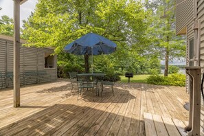 Outdoor dining - Geneva View by Innsbrook Vacations! (Innsbrook)