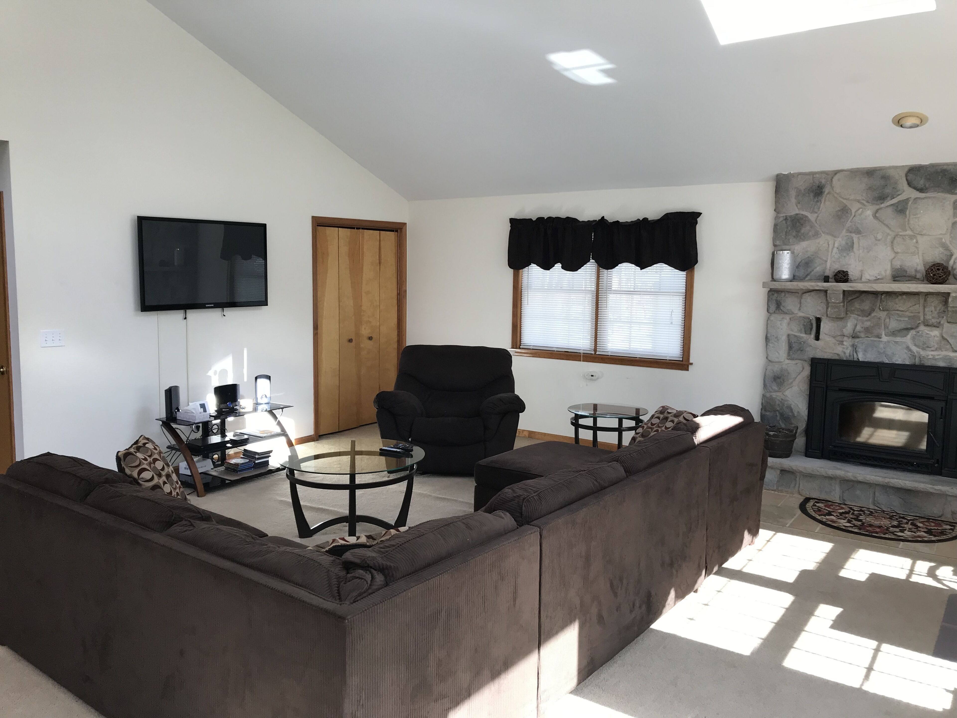 “The Trout House” – your perfect getaway Pocono Lake Home @Arrowhead Lake