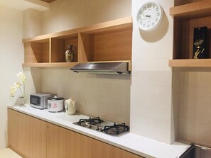 Fridge, microwave, stovetop, electric kettle