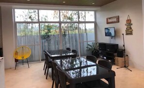 Repas dans la chambre