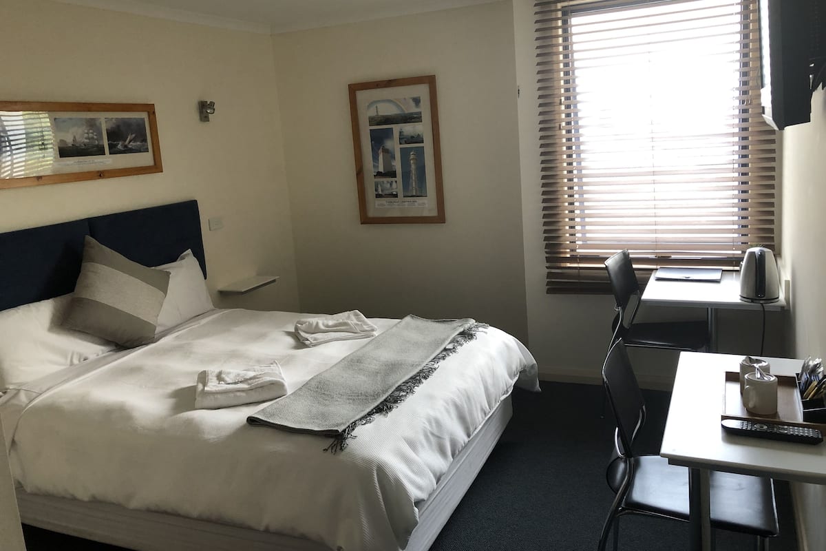 Room 5, 6 & 8 Ensuite Room | WiFi (free), individually decorated, individually furnished, bed sheets