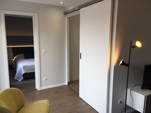 1 bedroom, desk, WiFi, bed sheets