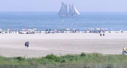 Ocean Front Condo-Million Dollar View, Pool, WiFI, Balcony-Location Location!!