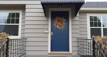 Charming and Convenient! No cleaning fee. Sleeps 6.