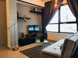 Deluxe Studio | Desk, blackout drapes, iron/ironing board, free WiFi - Arte Plus by Easy Suites (Ampang)
