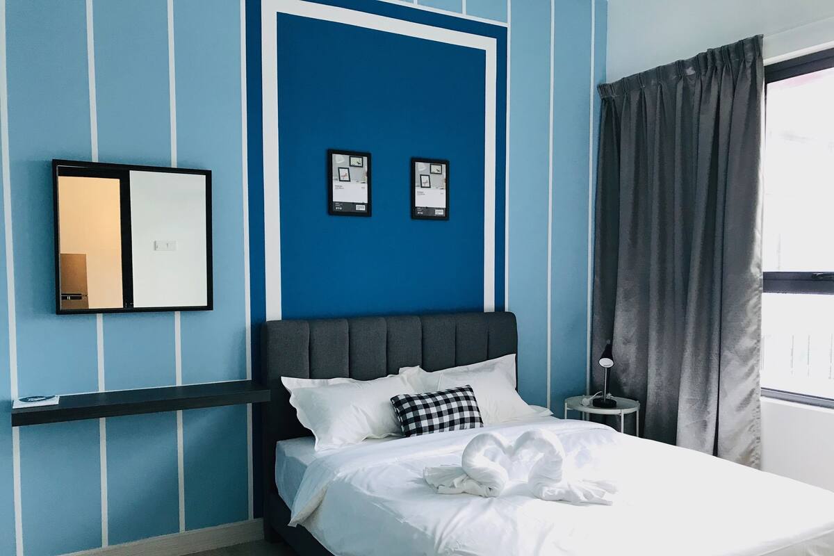 3 bedrooms, desk, blackout curtains, iron/ironing board
