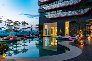 Indoor pool, outdoor pool