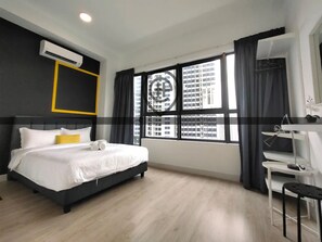 Desk, blackout curtains, iron/ironing board, free WiFi - Arte Plus by Easy Suites (Ampang)