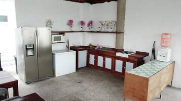 Casa Confort, varias camas, con acceso para personas discapacitadas, para fumadores (24 max) | Cocina privada | Refrigerador con congelador, microondas y parrilla de estufa