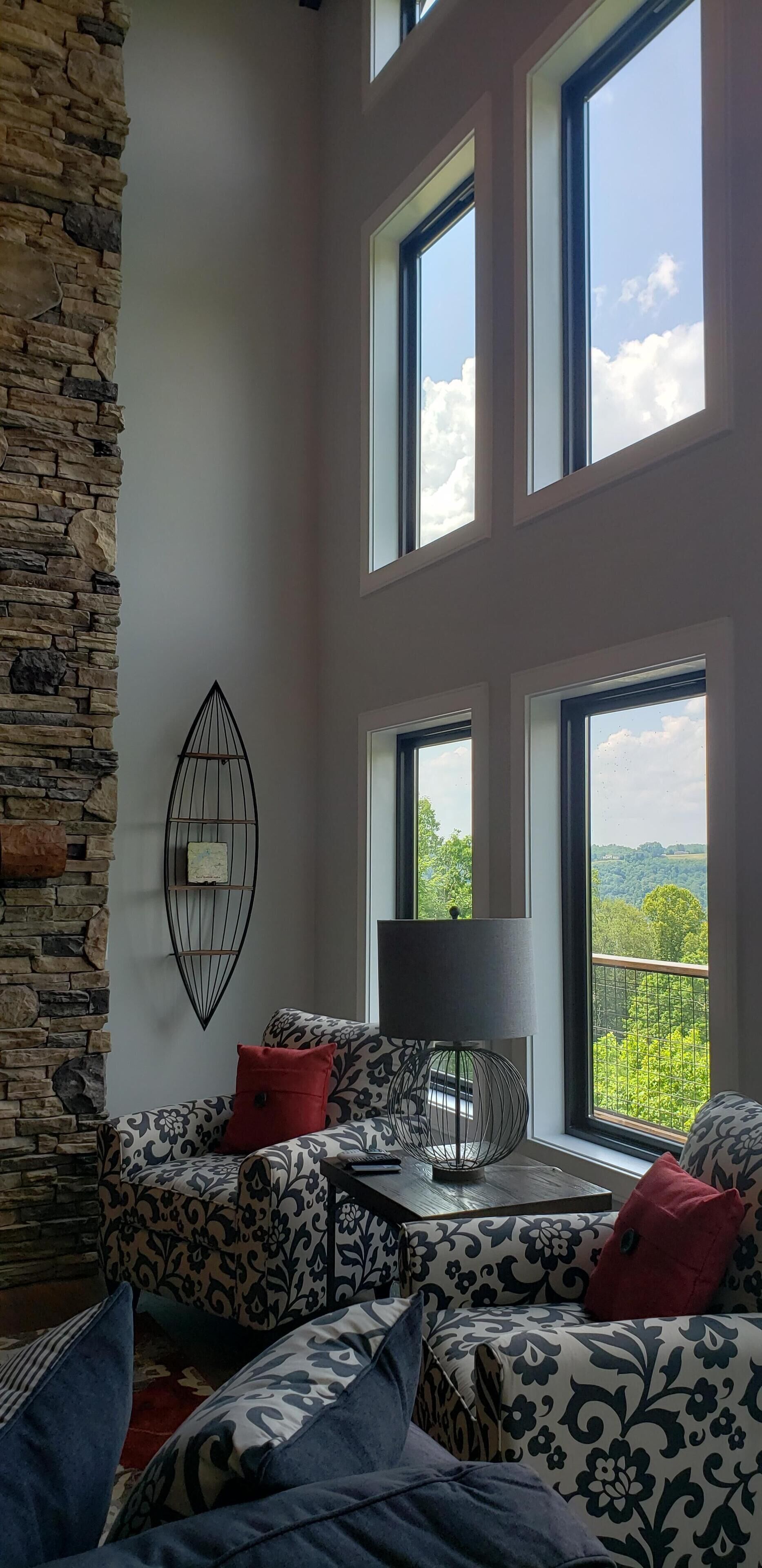 Stunning Lakehouse, 3 min. to Sunset Marina, 4,000 sq ft., sleeps 13