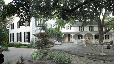 Niagara Mansion Carriage Suite