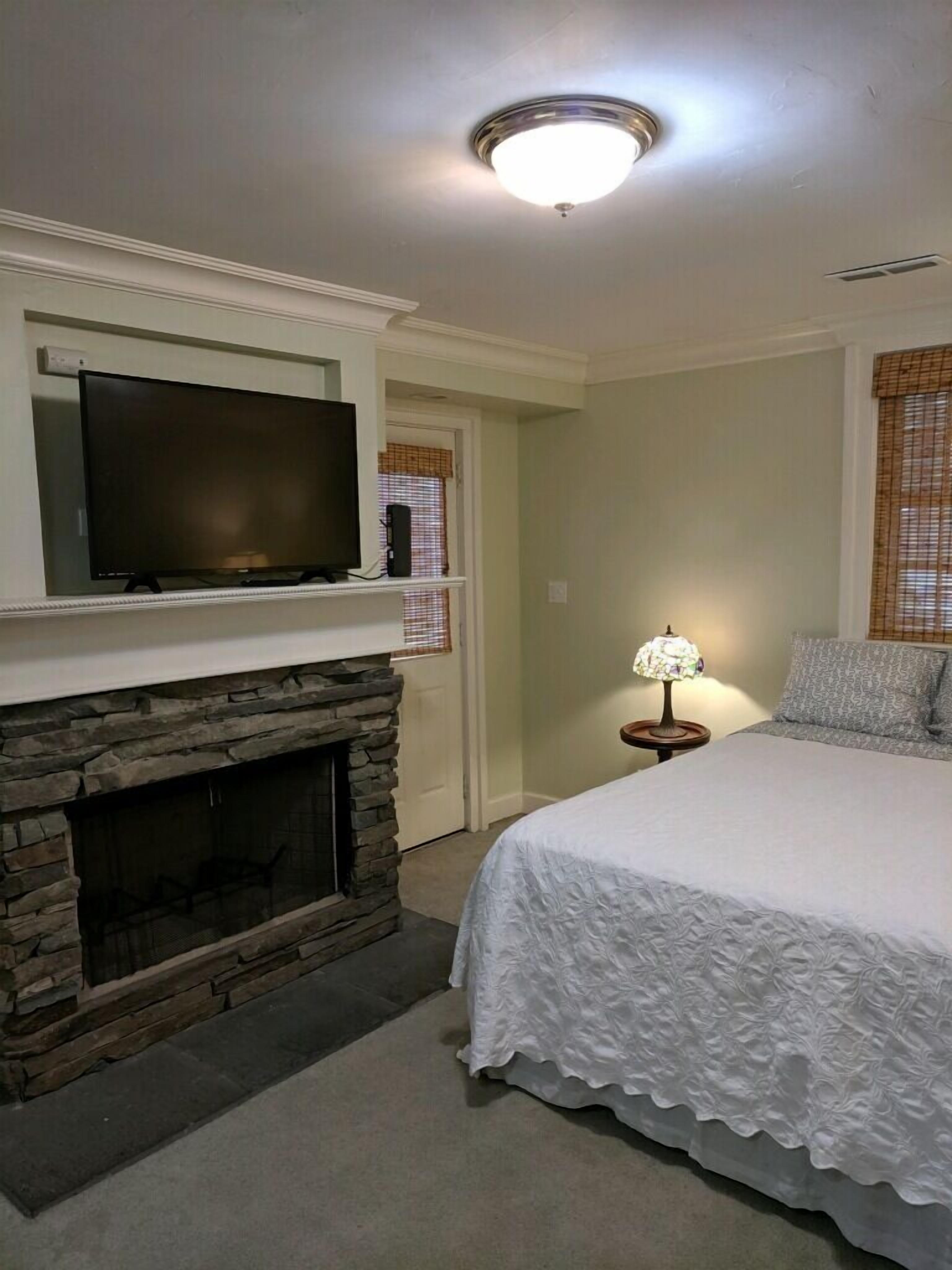 1 chambre, système d’insonorisation, fer et planche à repasser, Wi-Fi