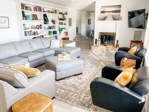 Interior - Large, Spacious Lakefront Home w/ Pool & Mountain Views!  (Hot Springs)