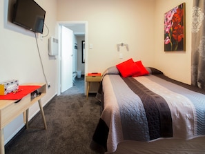Double Room | Iron/ironing board, free WiFi, bed sheets