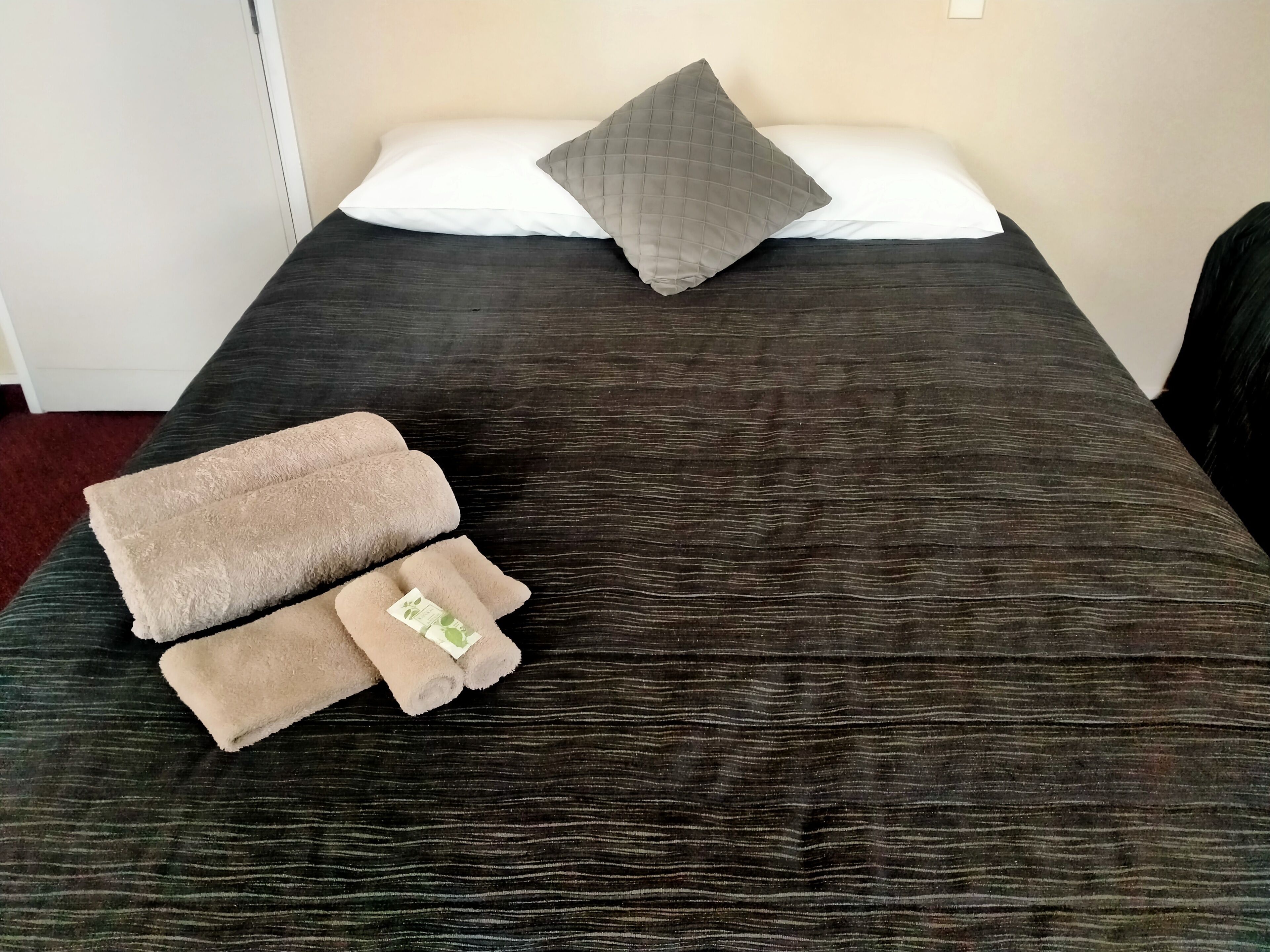 double room | iron/ironing board, free wifi, bed sheets