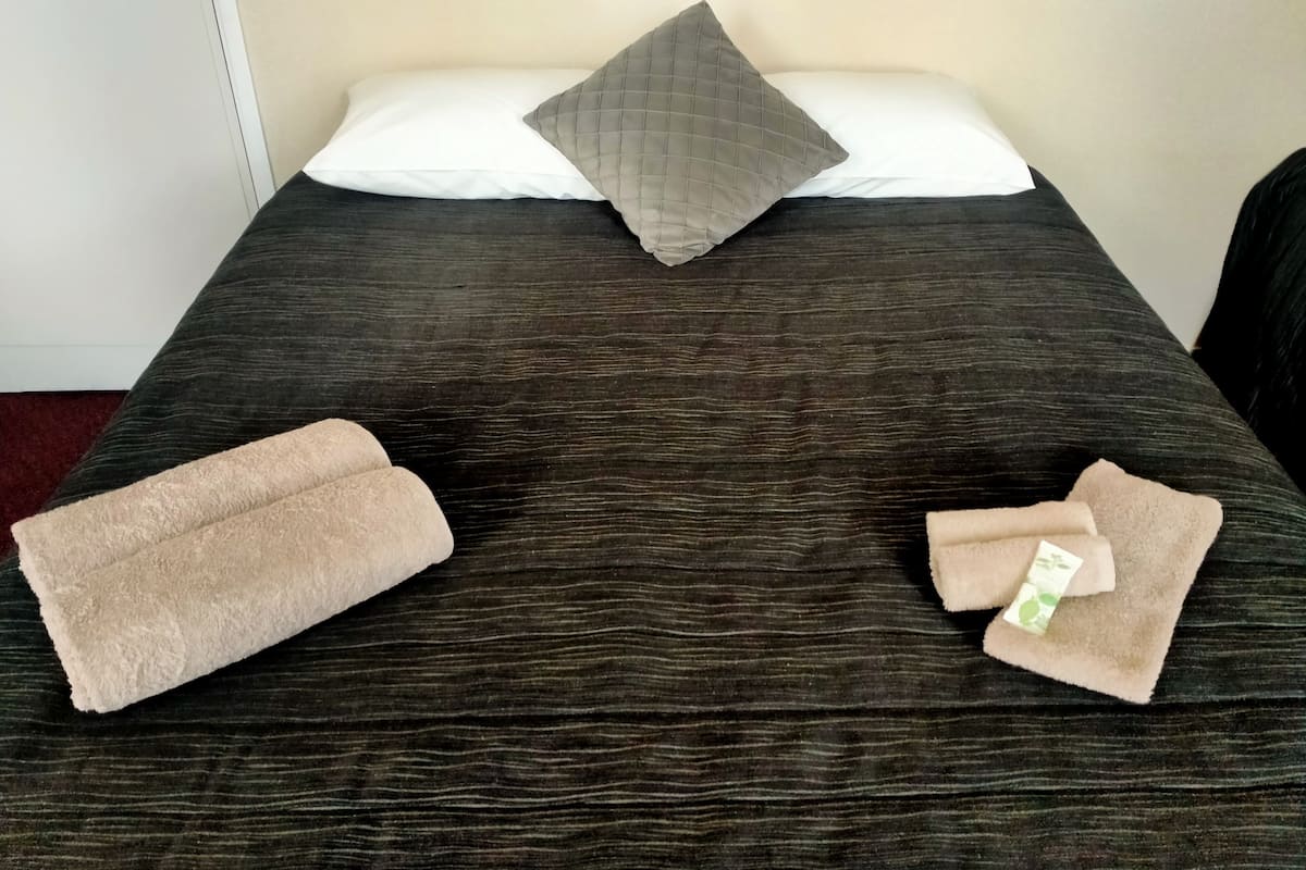 twin/triple room | iron/ironing board, free wifi, bed sheets