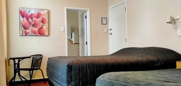 Quarto família | Ferros/tábuas de passar roupa, Wi-Fi de cortesia, roupa de cama
