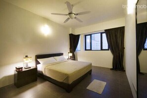 4 chambres, coffres-forts dans les chambres, bureau