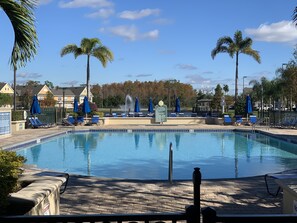 Piscine extérieure, piscine chauffée