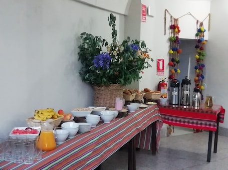 Breakfast and lunch served, local cuisine