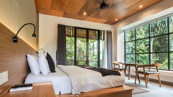 Deluxe Suite, Garden View | Minibar, in-room safe, desk, laptop workspace