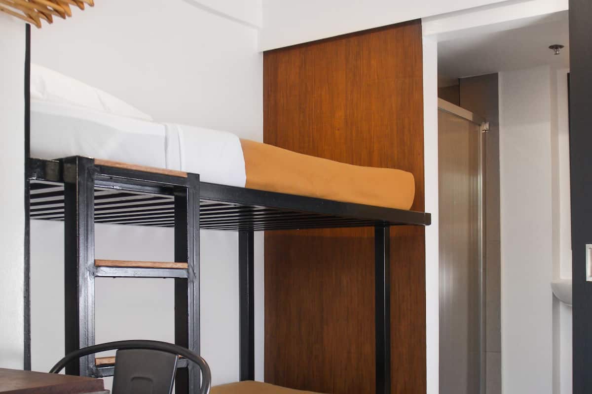 Bunk | In-room safe, blackout drapes, WiFi (free), individually decorated