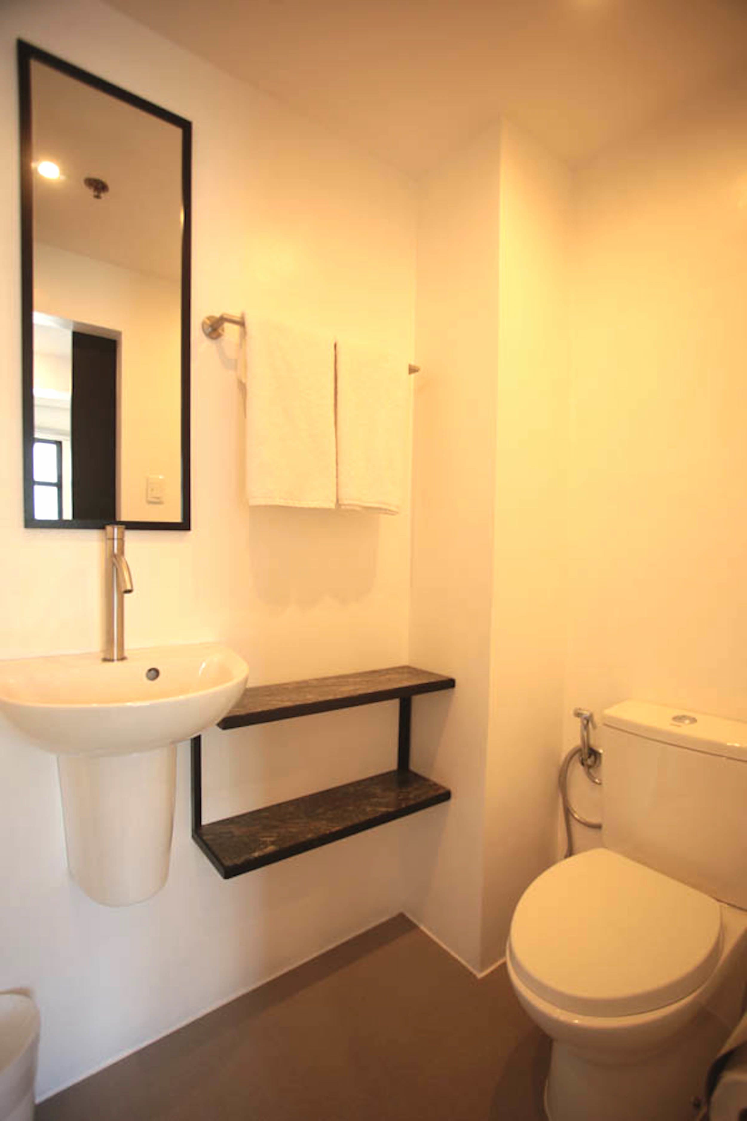 triple room | bathroom | shower, rainfall showerhead, bidet, towels