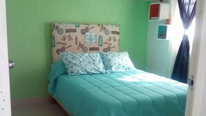 Family Townhome, 2 Queen Beds, Non Smoking, City View | Blackout drapes, iron/ironing board, WiFi (free), bed sheets - Casa del Mar (La Paz)