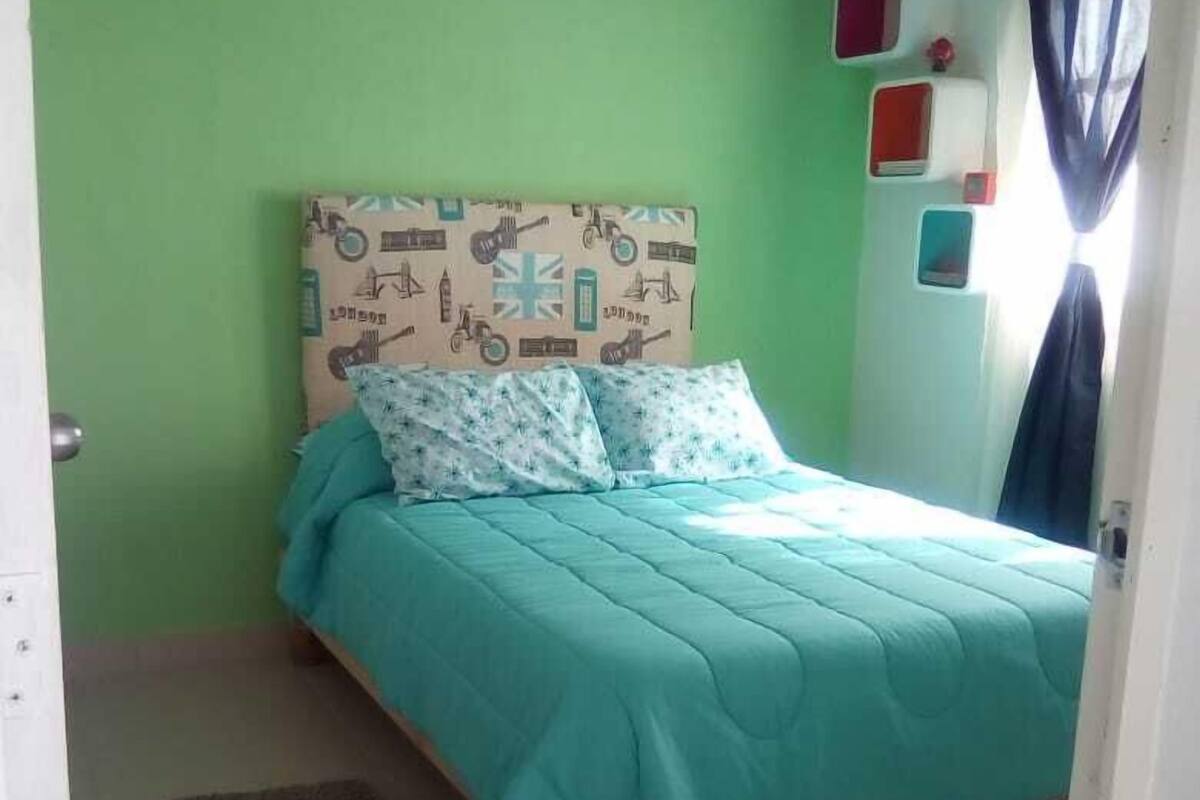 Family Townhome, 2 Queen Beds, Non Smoking, City View | Blackout drapes, iron/ironing board, WiFi (free), bed sheets