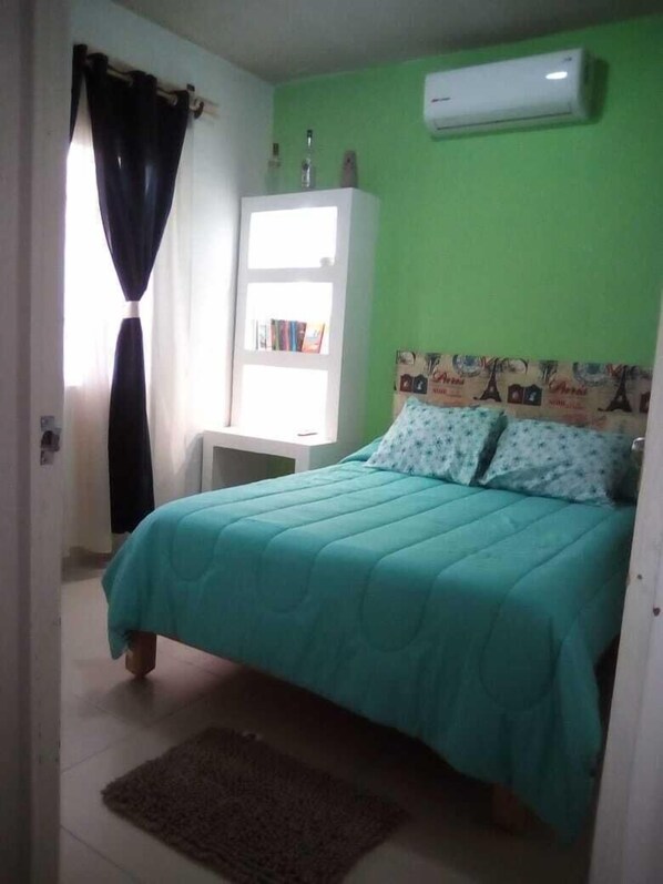 Family Townhome, 2 Queen Beds, Non Smoking, City View | Blackout drapes, iron/ironing board, free WiFi, bed sheets