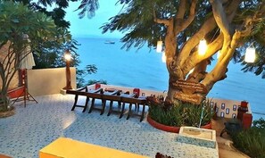 Superior Room, 1 Queen Bed, Non Smoking | Free WiFi, bed sheets