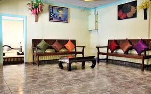 Family Bungalow | Living area | Flat-screen TV