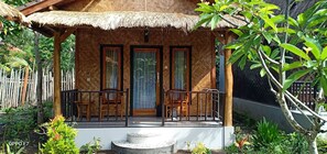 Front of property - Kubu Artha Bungalow Nusa Penida (Penida Island)