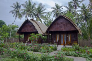 Front of property - Kubu Artha Bungalow Nusa Penida (Penida Island)